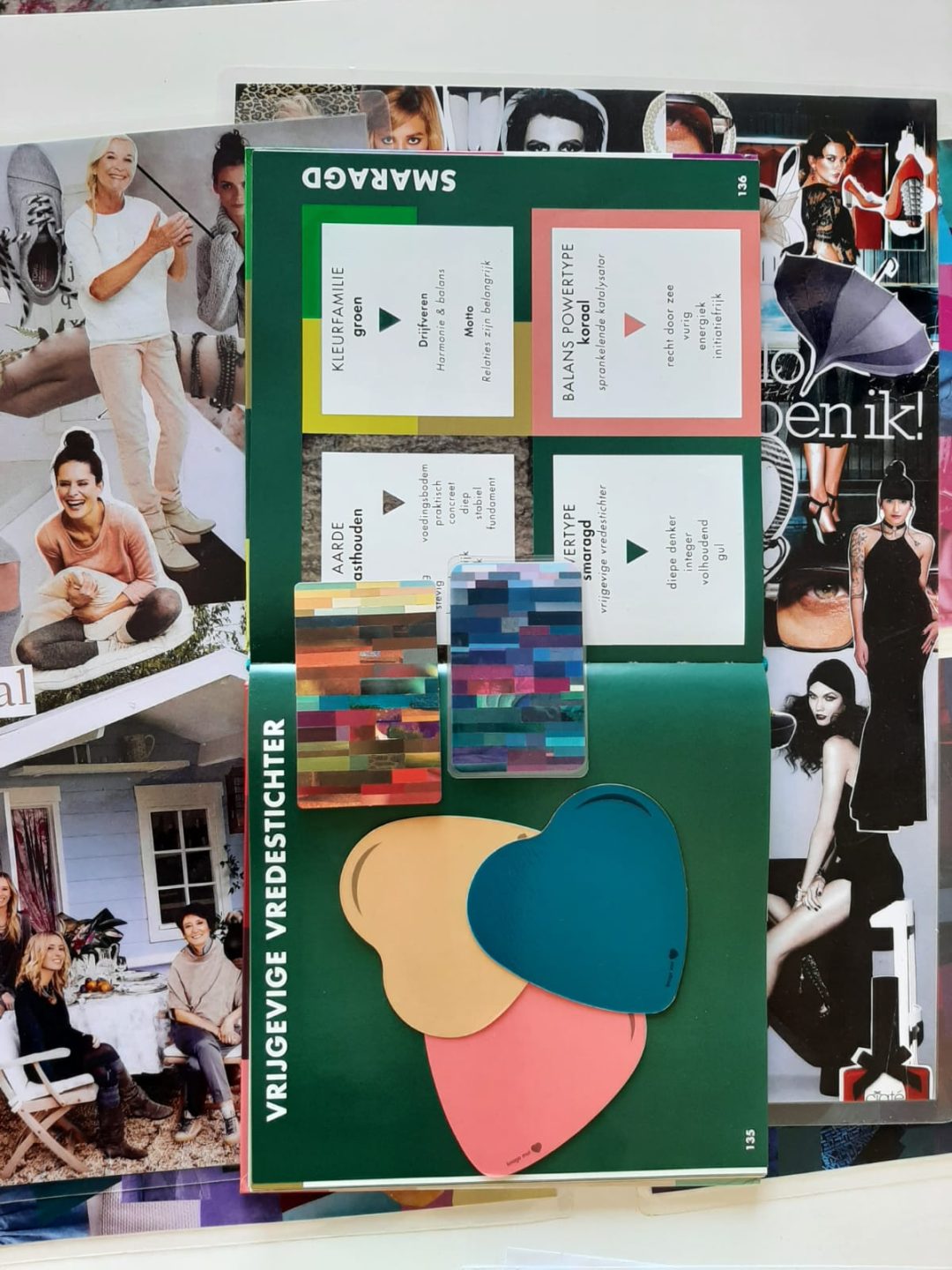 Kaart van de stijlpersoonlijkheid Vrijgevige vredestichter met een Personal Color Card en kleurharten